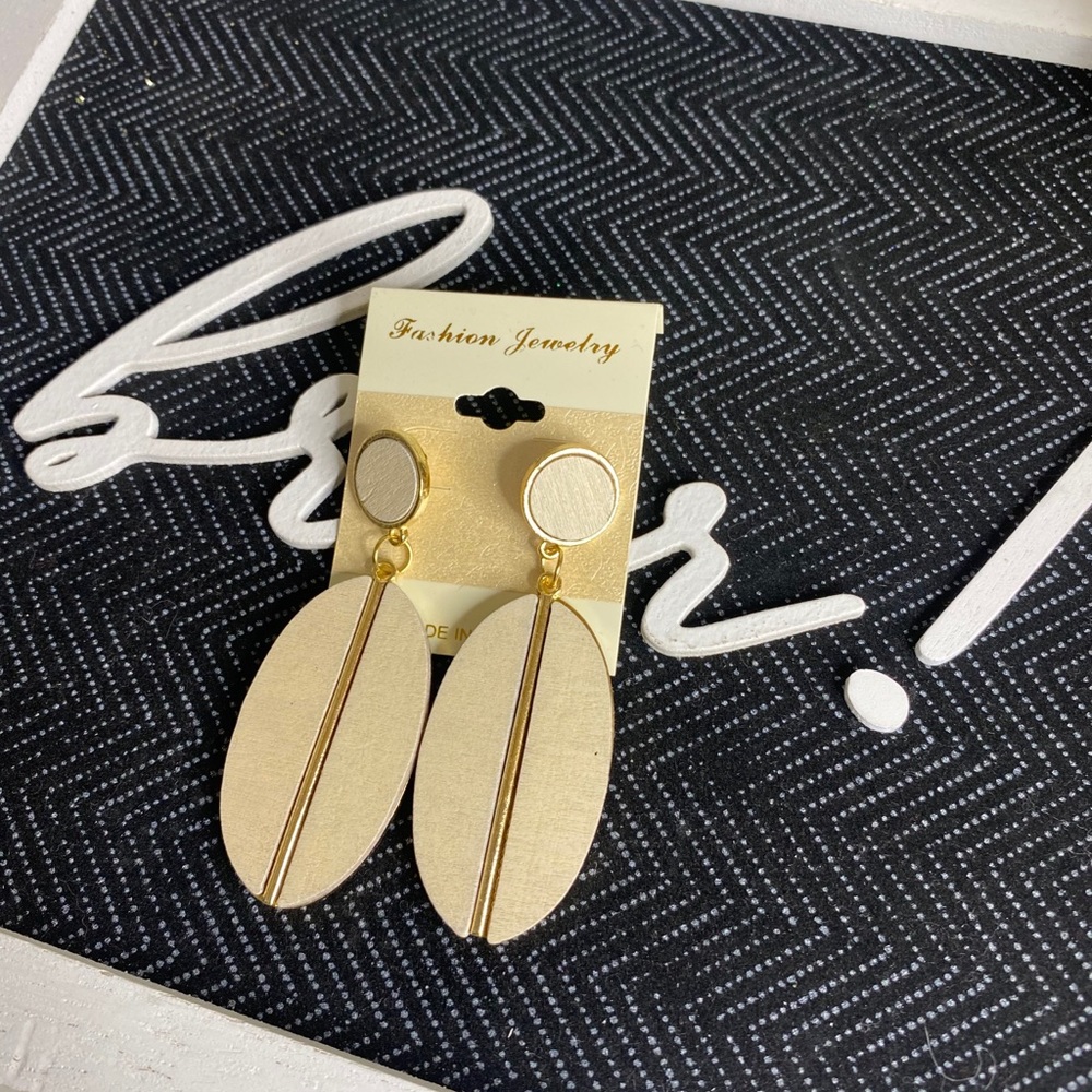 Gold tone with wood earrings.